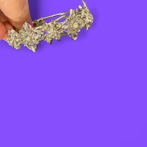 Silver tone flower rhinestone bracelet